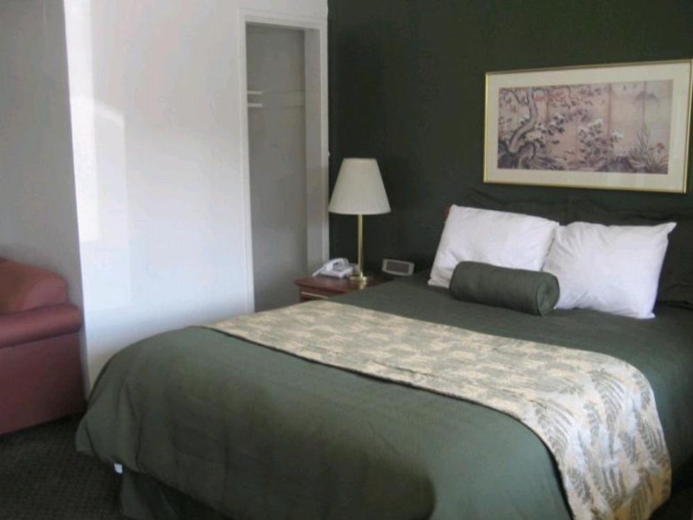 Queen Room - Non-Smoking